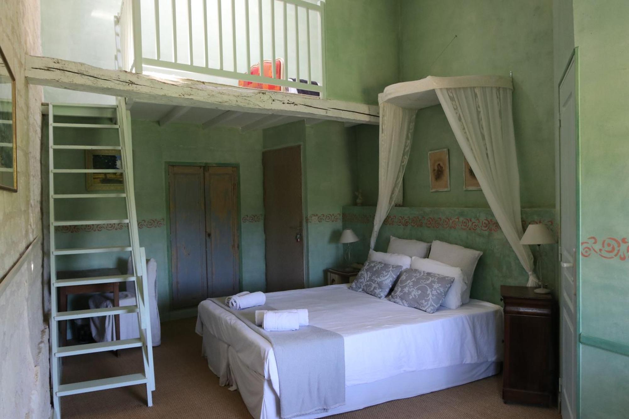 Chambres D'Hotes Du Noisillet Cinais Exteriér fotografie