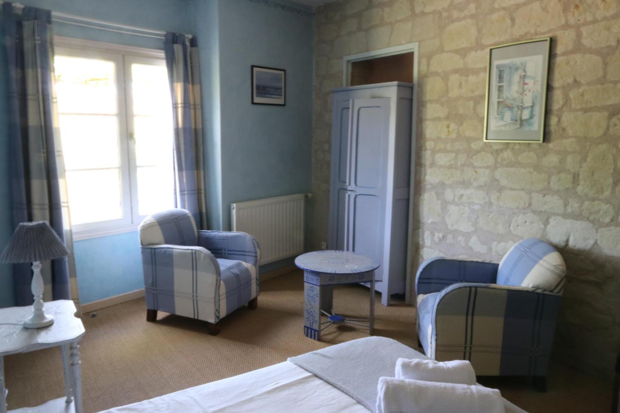 Chambres D'Hotes Du Noisillet Cinais Exteriér fotografie