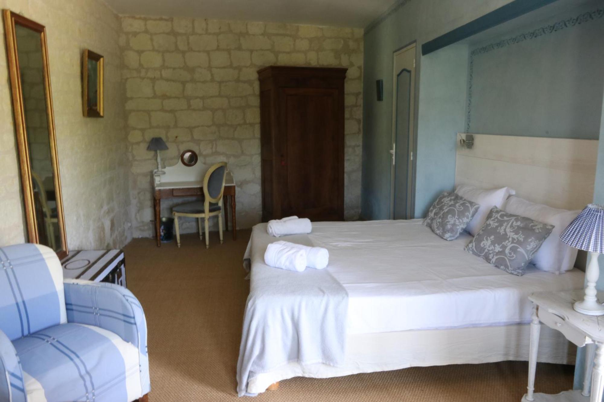 Chambres D'Hotes Du Noisillet Cinais Exteriér fotografie